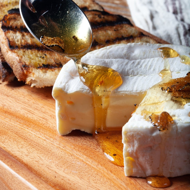 Black truffle honey with brie